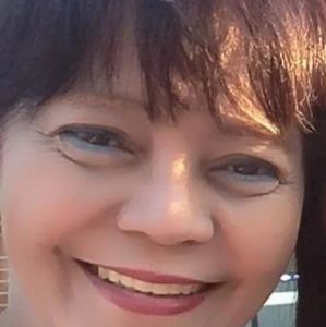 Meet your Posher, Lynn camellia